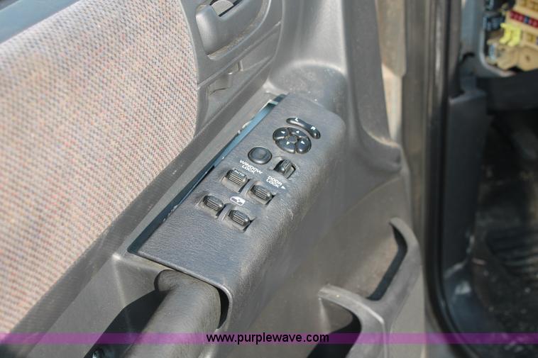 image for item I8154 2001 Dodge Durango SUV