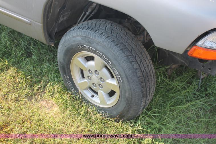 image for item I8154 2001 Dodge Durango SUV