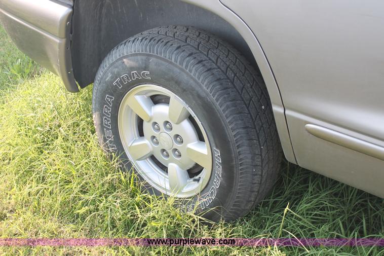 image for item I8154 2001 Dodge Durango SUV