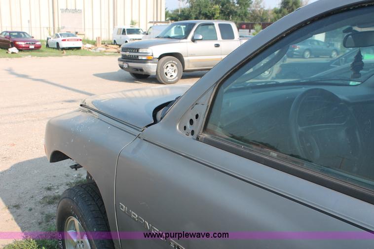 image for item I8154 2001 Dodge Durango SUV