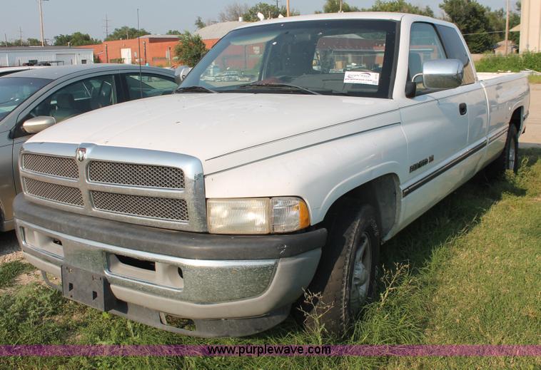 image for item I8155 1997 Dodge Ram 1500 SLT Club Cab pickup truck