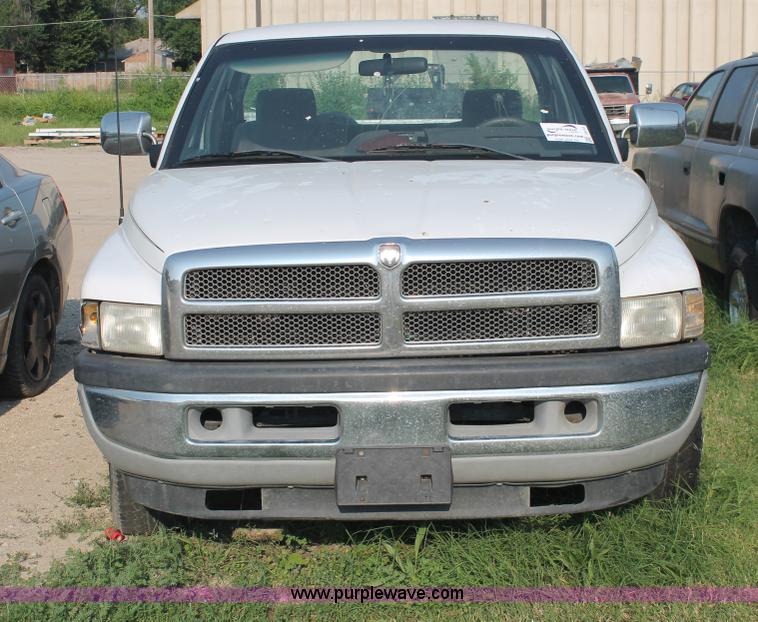 image for item I8155 1997 Dodge Ram 1500 SLT Club Cab pickup truck