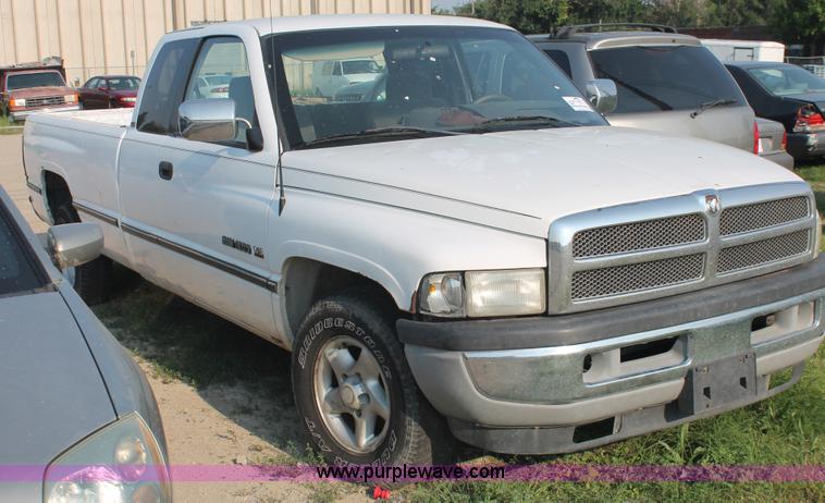 image for item I8155 1997 Dodge Ram 1500 SLT Club Cab pickup truck