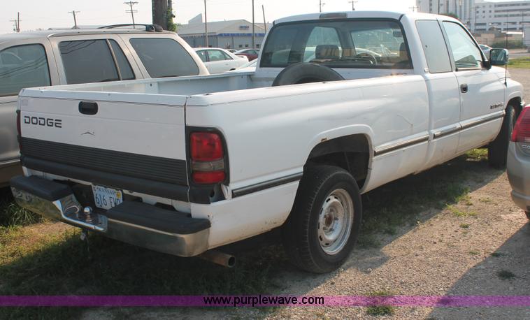 image for item I8155 1997 Dodge Ram 1500 SLT Club Cab pickup truck
