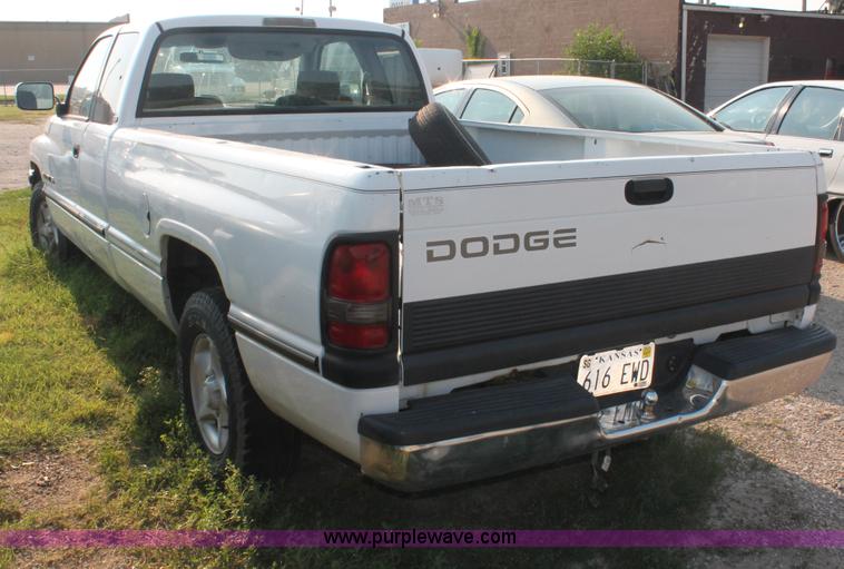 image for item I8155 1997 Dodge Ram 1500 SLT Club Cab pickup truck