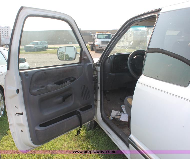 image for item I8155 1997 Dodge Ram 1500 SLT Club Cab pickup truck