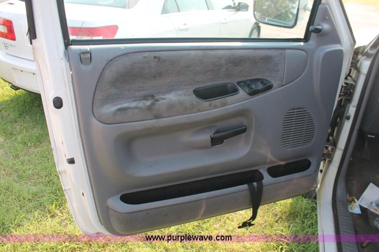 image for item I8155 1997 Dodge Ram 1500 SLT Club Cab pickup truck