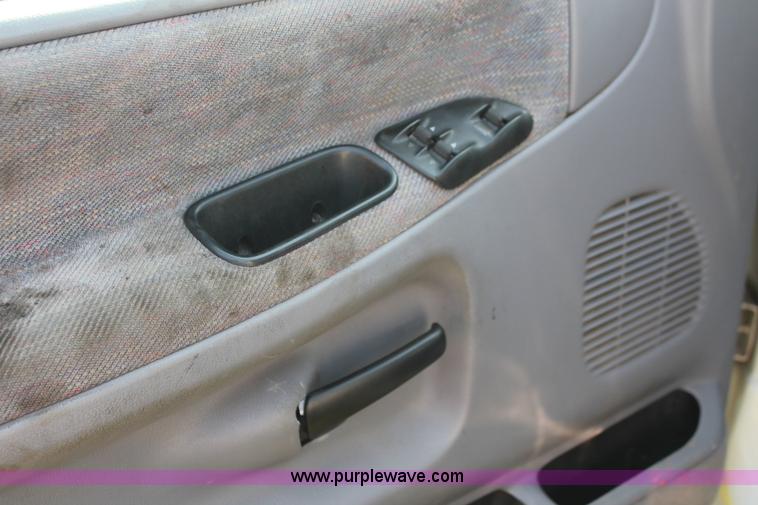 image for item I8155 1997 Dodge Ram 1500 SLT Club Cab pickup truck