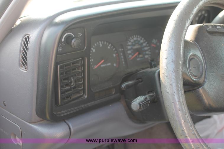 image for item I8155 1997 Dodge Ram 1500 SLT Club Cab pickup truck