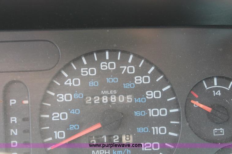 image for item I8155 1997 Dodge Ram 1500 SLT Club Cab pickup truck