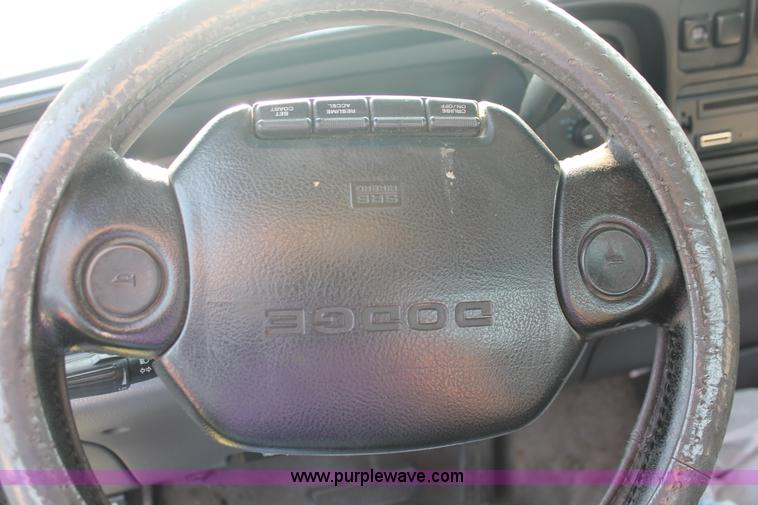 image for item I8155 1997 Dodge Ram 1500 SLT Club Cab pickup truck