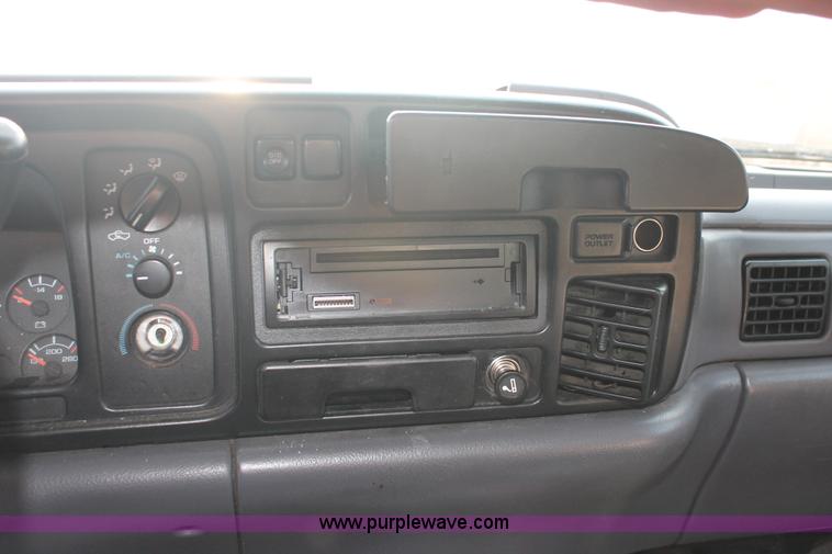 image for item I8155 1997 Dodge Ram 1500 SLT Club Cab pickup truck