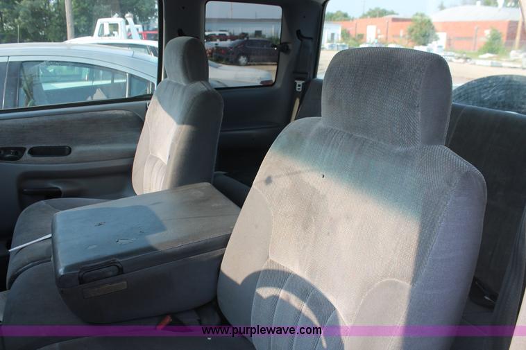 image for item I8155 1997 Dodge Ram 1500 SLT Club Cab pickup truck
