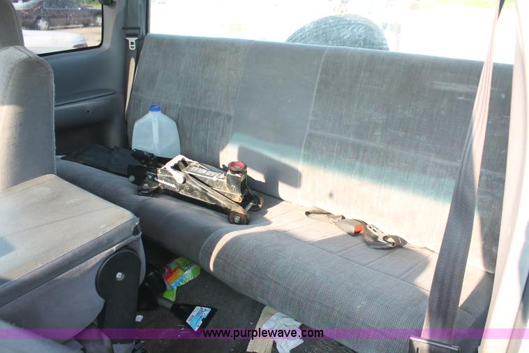 image for item I8155 1997 Dodge Ram 1500 SLT Club Cab pickup truck