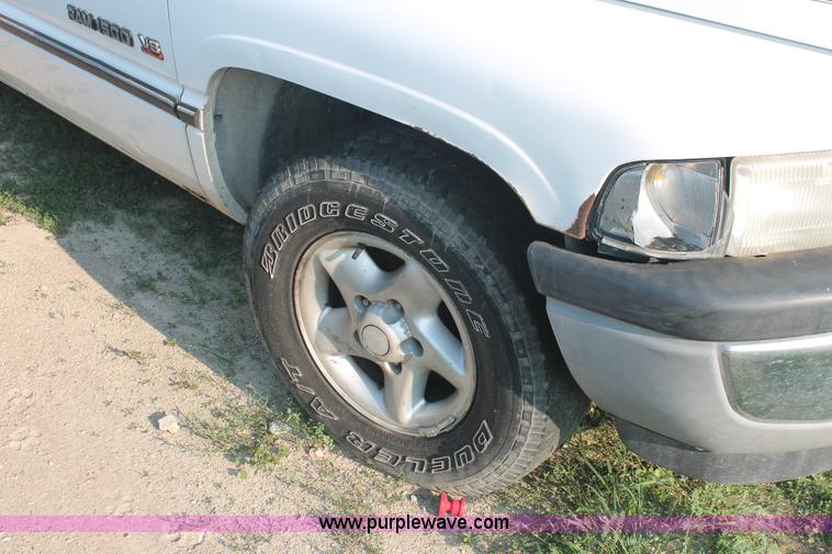 image for item I8155 1997 Dodge Ram 1500 SLT Club Cab pickup truck