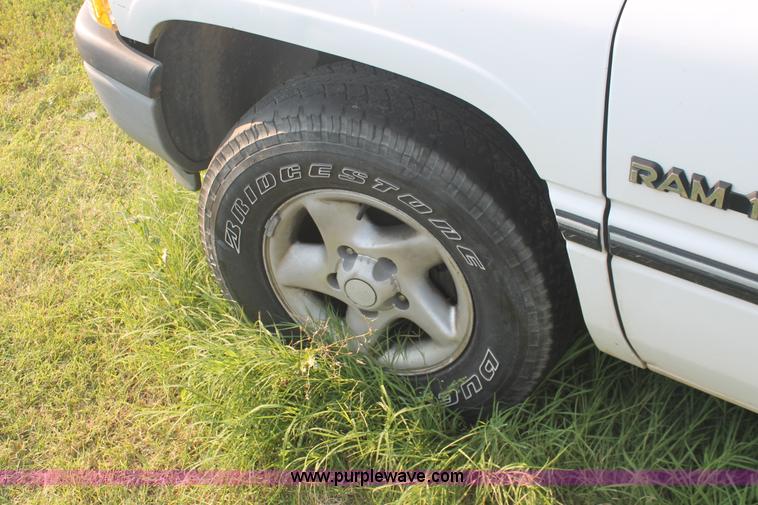 image for item I8155 1997 Dodge Ram 1500 SLT Club Cab pickup truck