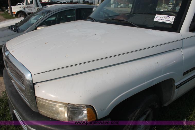 image for item I8155 1997 Dodge Ram 1500 SLT Club Cab pickup truck