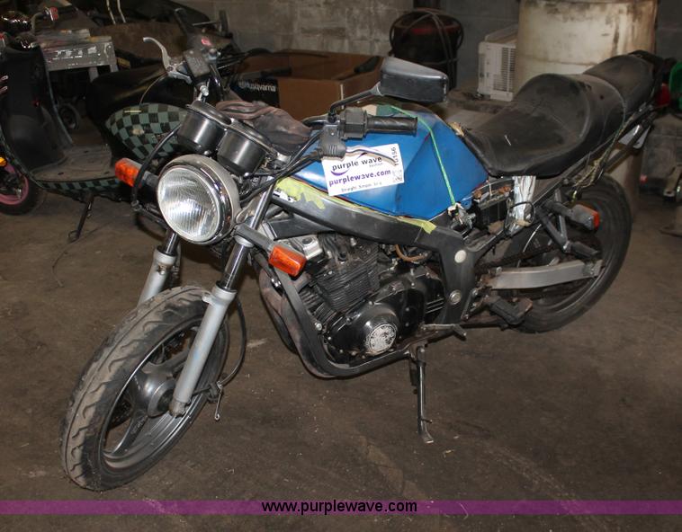 image for item I8156 1996 Suzuki G5500 motorcycle