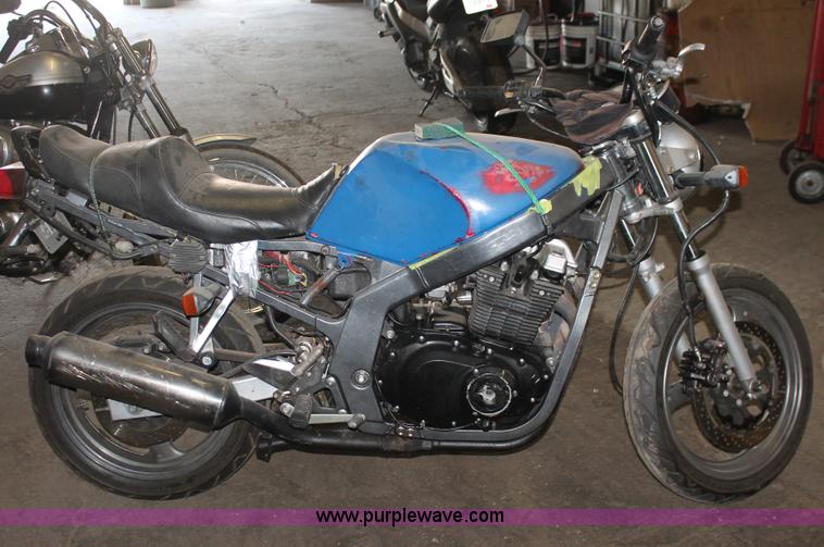image for item I8156 1996 Suzuki G5500 motorcycle