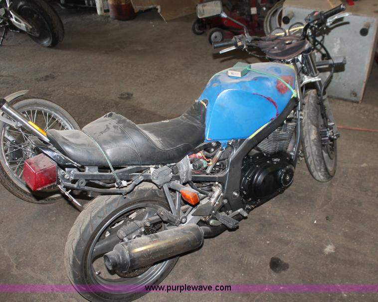 image for item I8156 1996 Suzuki G5500 motorcycle