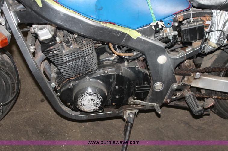 image for item I8156 1996 Suzuki G5500 motorcycle