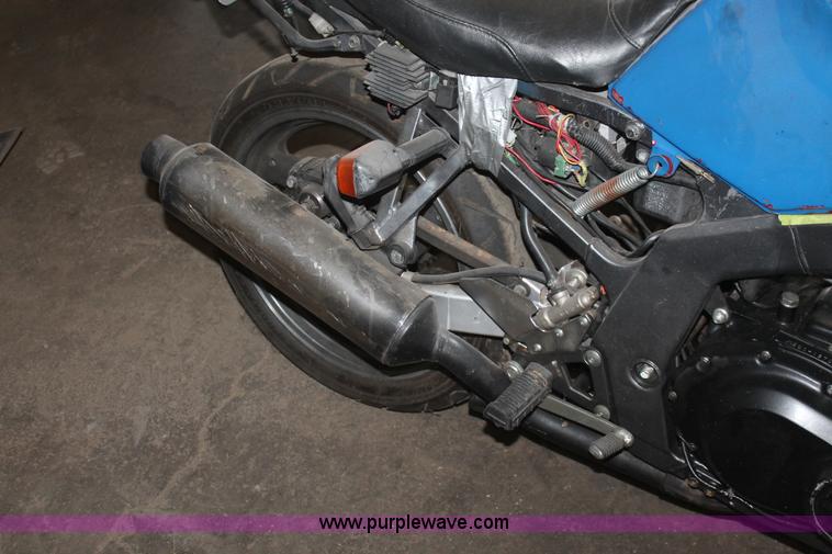 image for item I8156 1996 Suzuki G5500 motorcycle