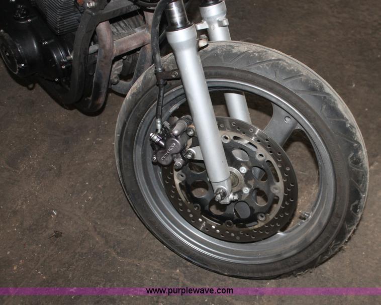 image for item I8156 1996 Suzuki G5500 motorcycle