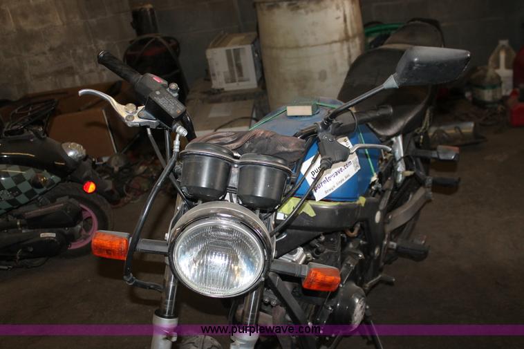 image for item I8156 1996 Suzuki G5500 motorcycle