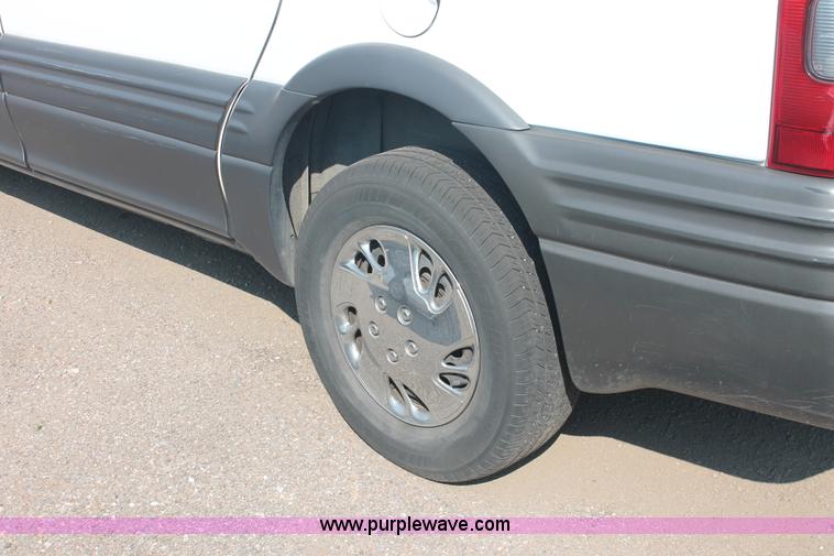 image for item I8157 2001 Pontiac Montana van