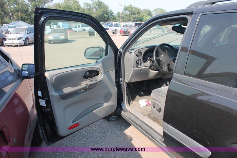 image for item I8158 2002 Chevrolet TrailBlazer SUV