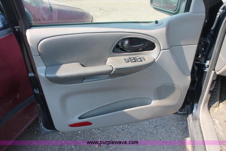 image for item I8158 2002 Chevrolet TrailBlazer SUV