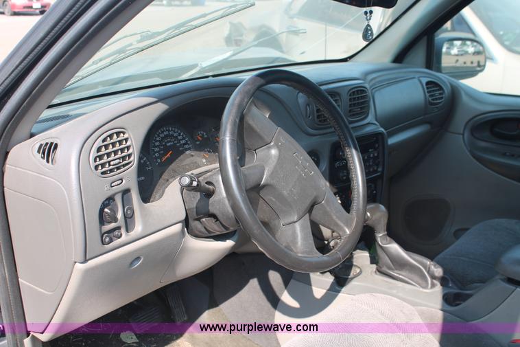 image for item I8158 2002 Chevrolet TrailBlazer SUV