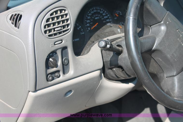 image for item I8158 2002 Chevrolet TrailBlazer SUV