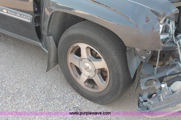 image for item I8158 2002 Chevrolet TrailBlazer SUV