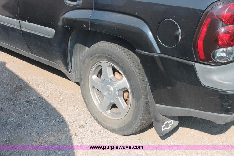 image for item I8158 2002 Chevrolet TrailBlazer SUV