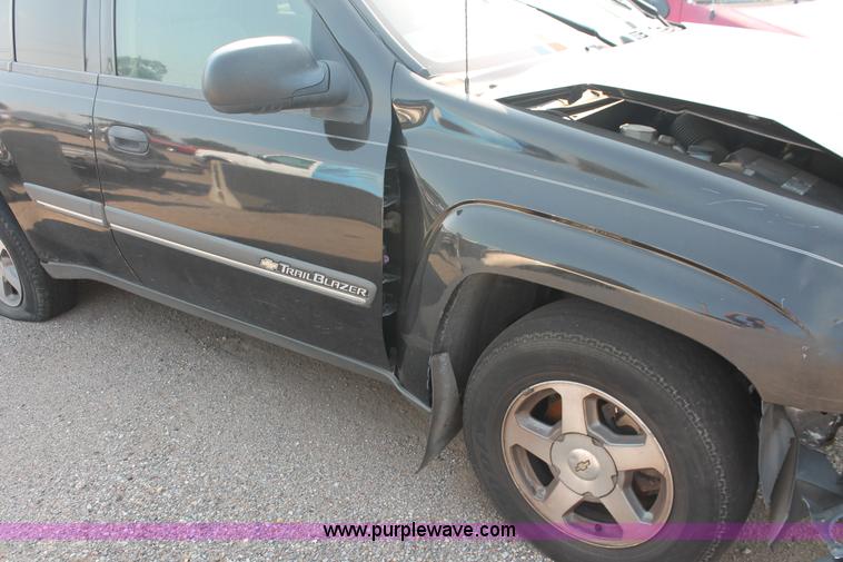 image for item I8158 2002 Chevrolet TrailBlazer SUV