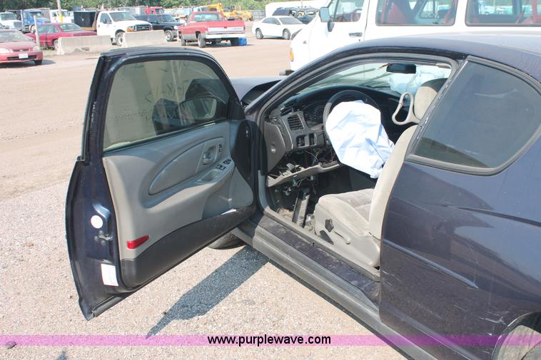 image for item I8160 2001 Chevrolet Monte Carlo LS