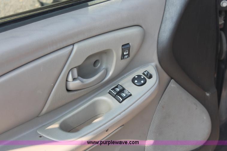 image for item I8160 2001 Chevrolet Monte Carlo LS