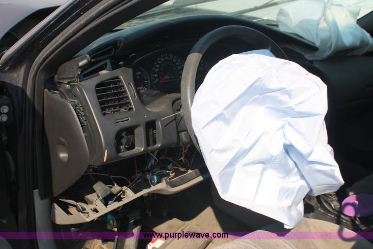 image for item I8160 2001 Chevrolet Monte Carlo LS