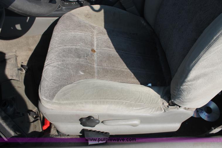 image for item I8160 2001 Chevrolet Monte Carlo LS