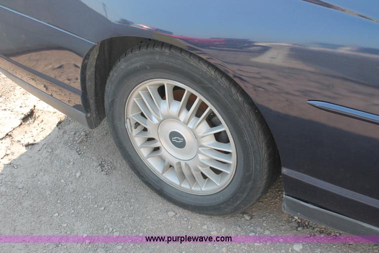 image for item I8160 2001 Chevrolet Monte Carlo LS