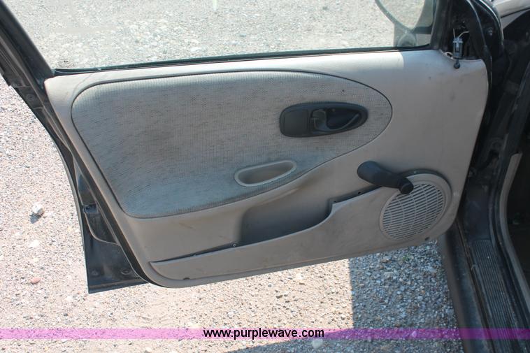 image for item I8161 1999 Saturn SL SL1