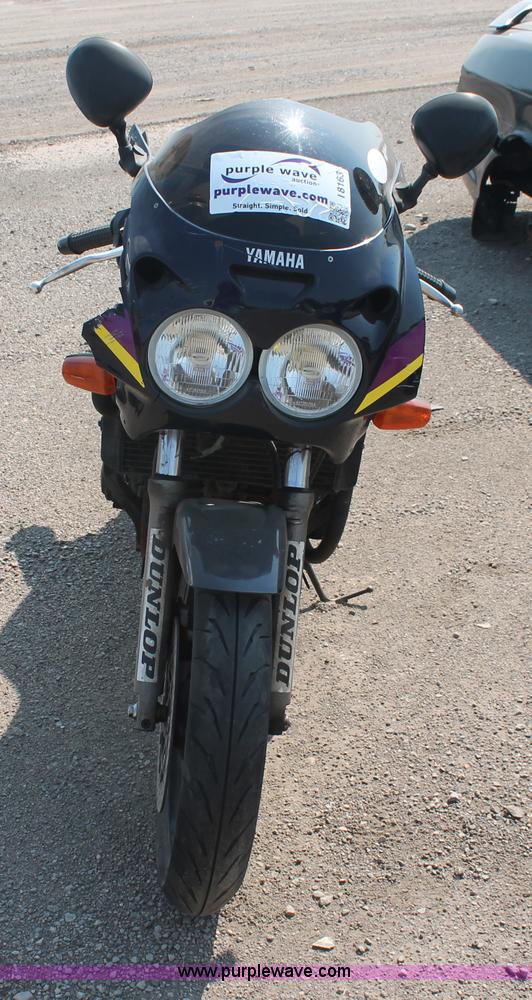 image for item I8163 1989 Yamaha FZR600 motorcycle