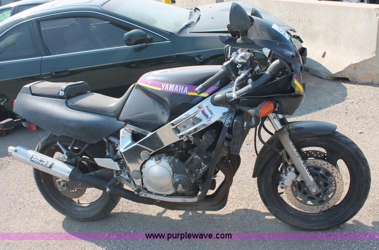 image for item I8163 1989 Yamaha FZR600 motorcycle