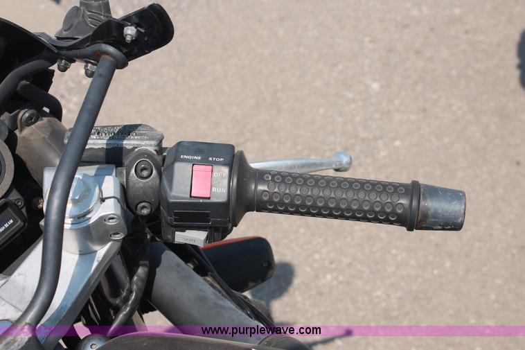 image for item I8163 1989 Yamaha FZR600 motorcycle