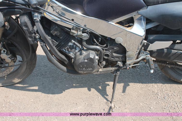 image for item I8163 1989 Yamaha FZR600 motorcycle