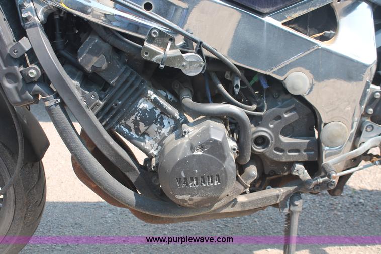 image for item I8163 1989 Yamaha FZR600 motorcycle