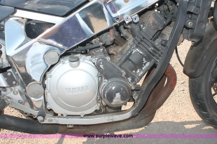 image for item I8163 1989 Yamaha FZR600 motorcycle