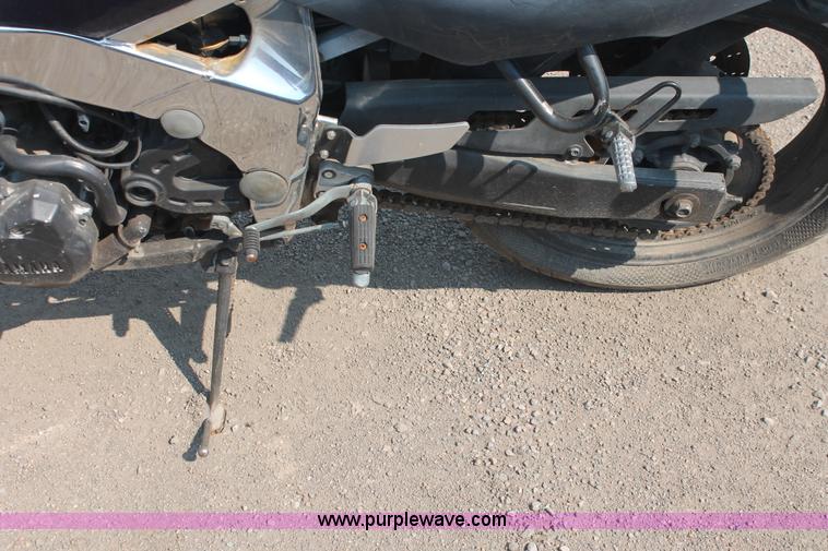 image for item I8163 1989 Yamaha FZR600 motorcycle