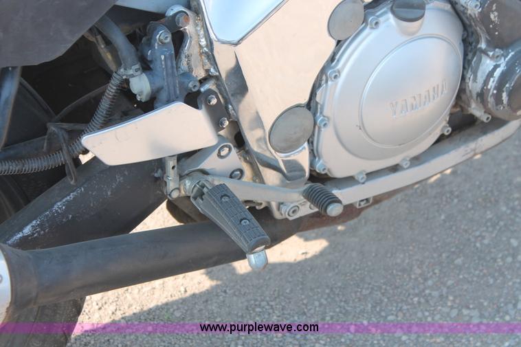 image for item I8163 1989 Yamaha FZR600 motorcycle